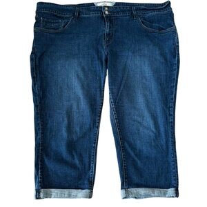 Levis Jeans Womens Plus Size-24 Blue Denim Capri Mid Rise Cuffed 5-Pocket Design